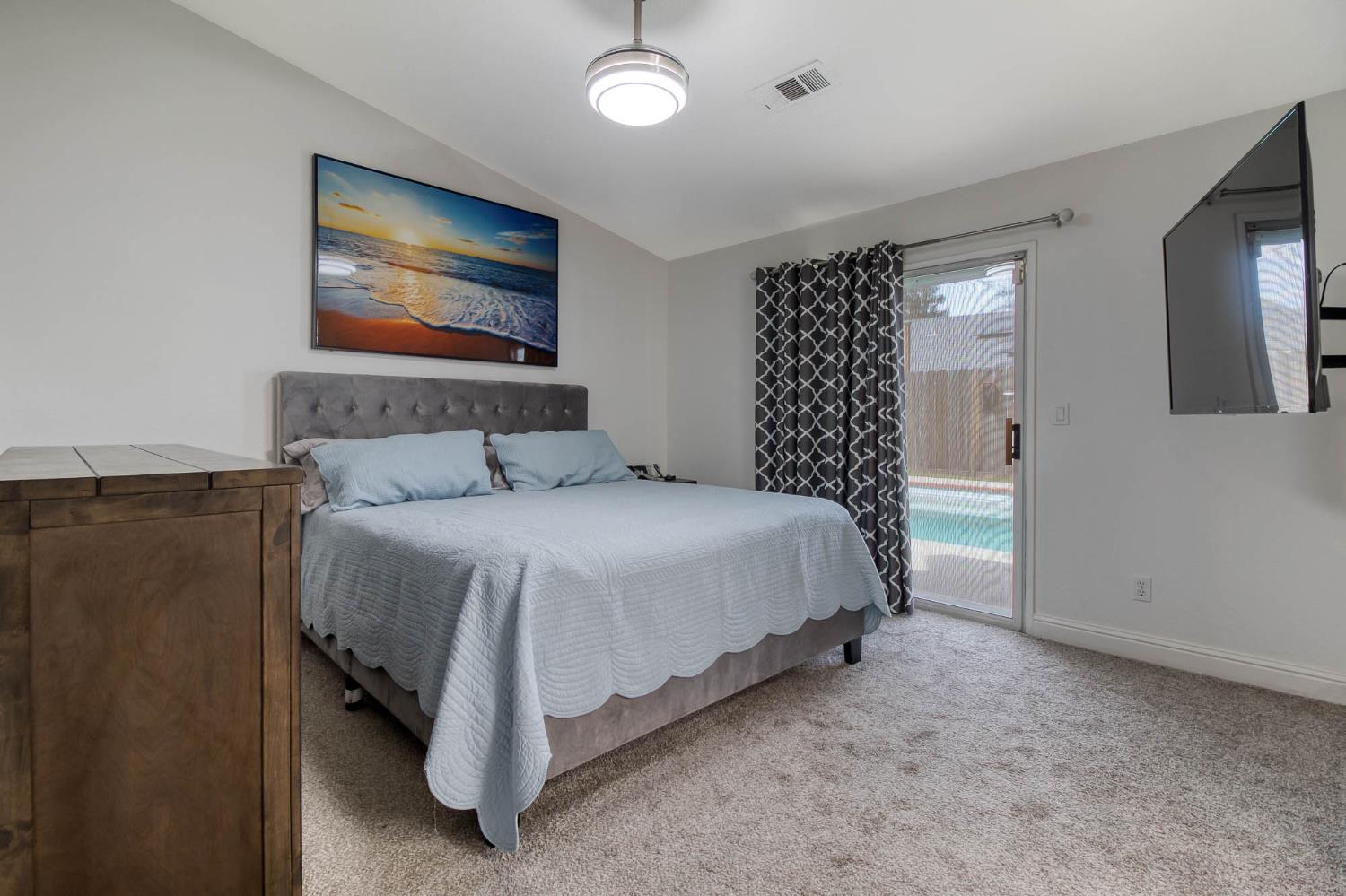 2913 Soquel Avenue Atwater, CA 95301 - Photo 21 of 29 a bedroom with a bed and a painting on the wall