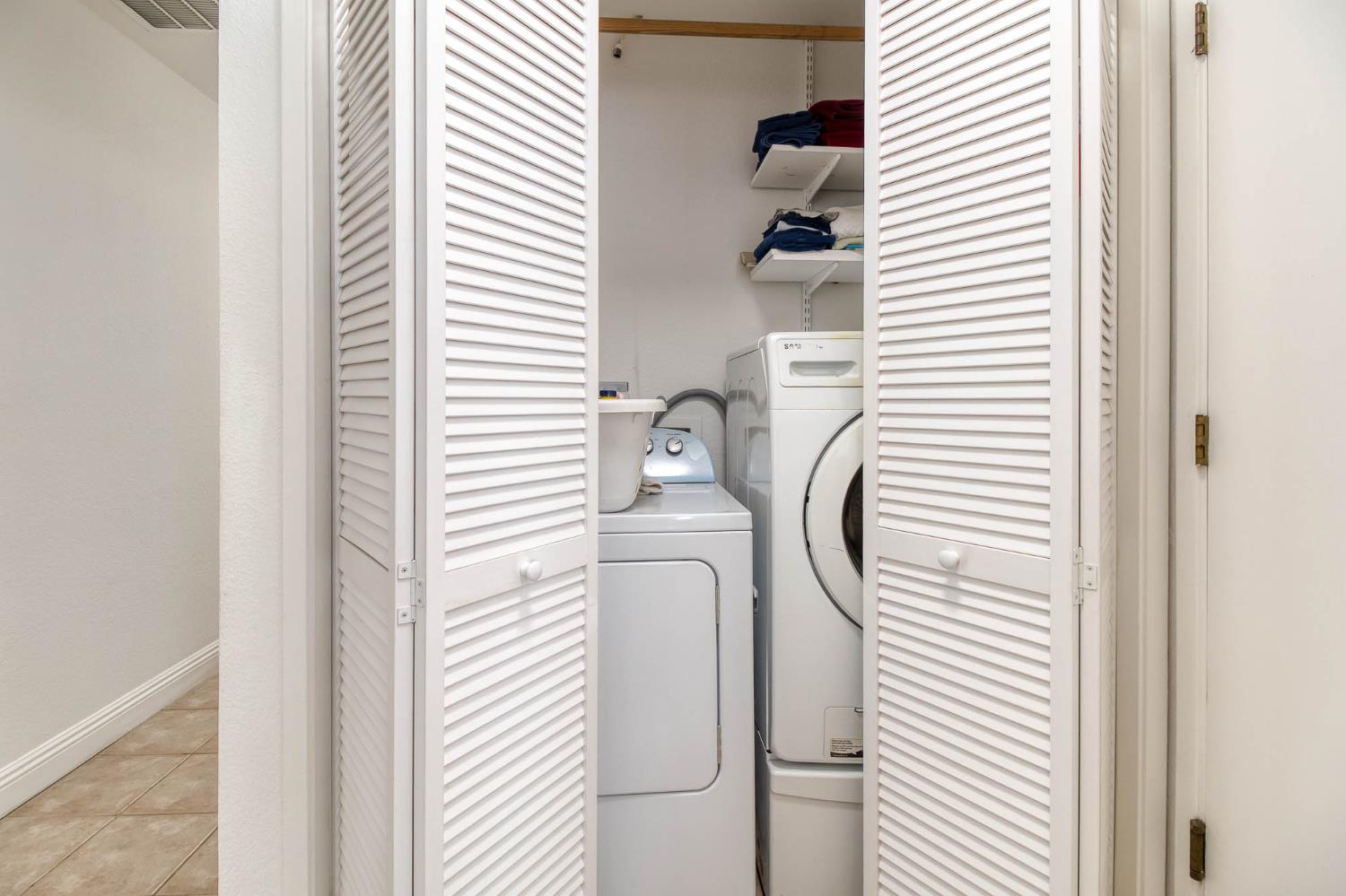 2913 Soquel Avenue Atwater, CA 95301 - Photo 24 of 29 a utility room with a washer and dryer