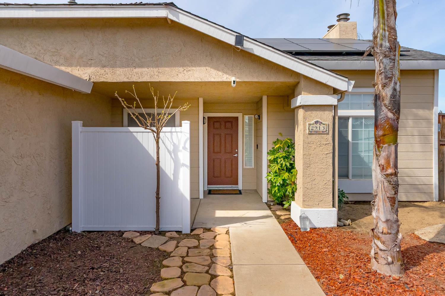 2913 Soquel Avenue Atwater, CA 95301 - Photo 4 of 29 a front view of a house with garden