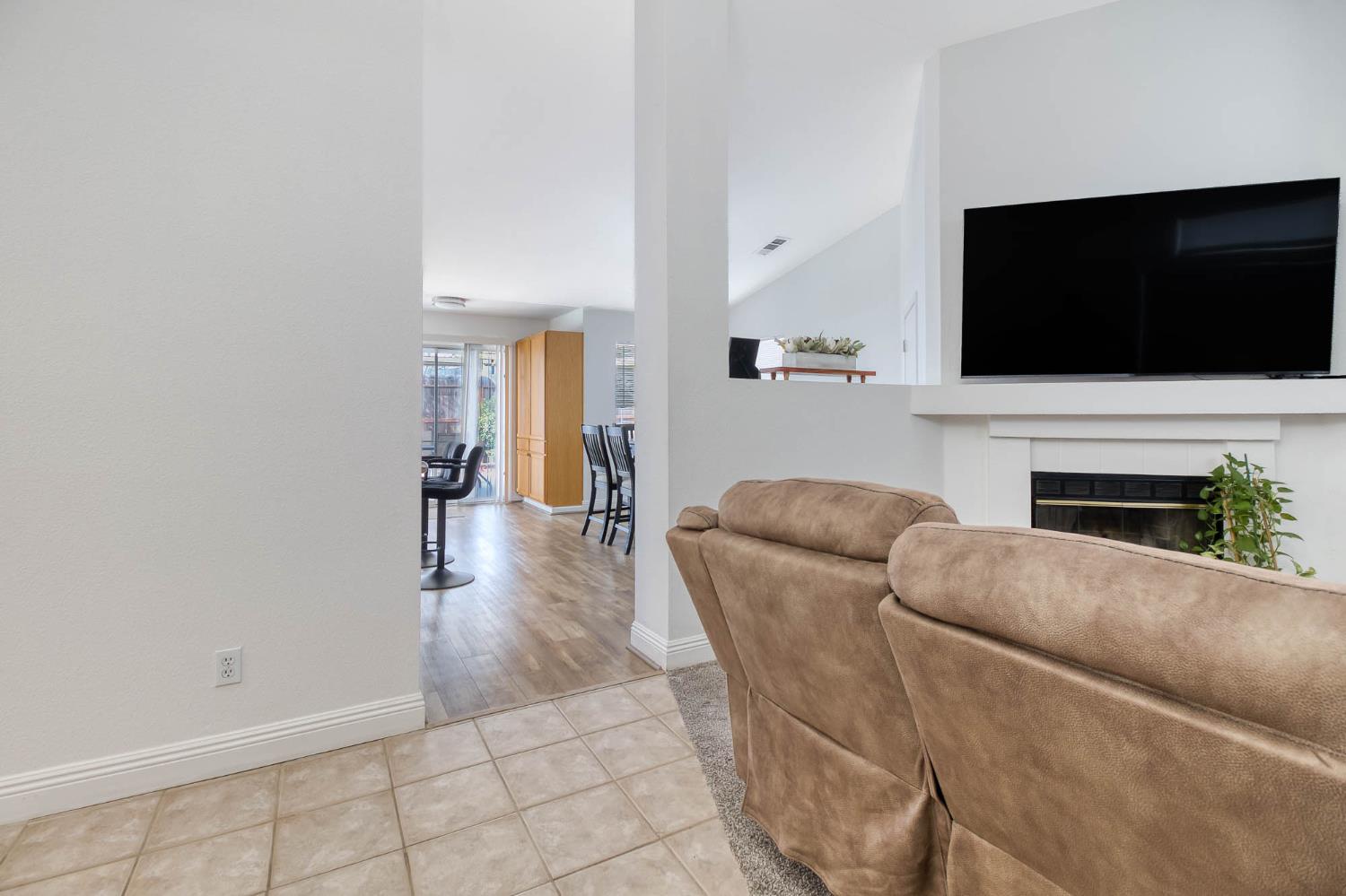 2913 Soquel Avenue Atwater, CA 95301 - Photo 6 of 29 a living room with furniture and a flat screen tv