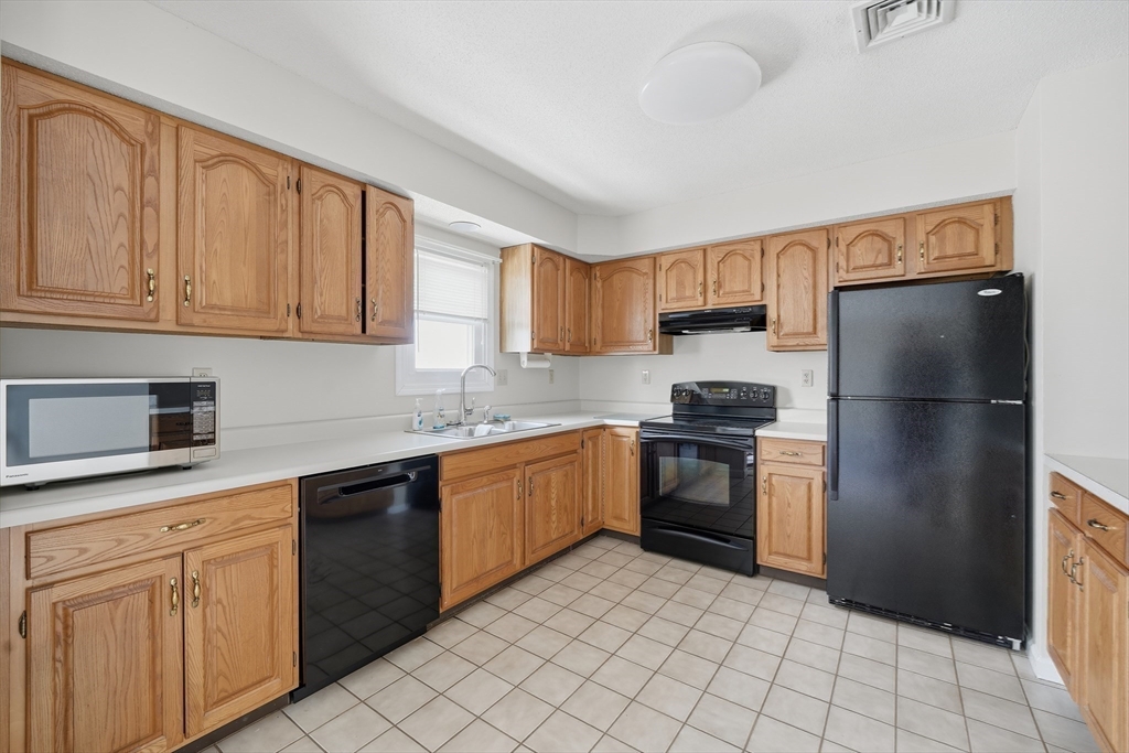 200 Lambert Terrace, Unit 30 Chicopee, MA 01020 - Photo 2 of 15