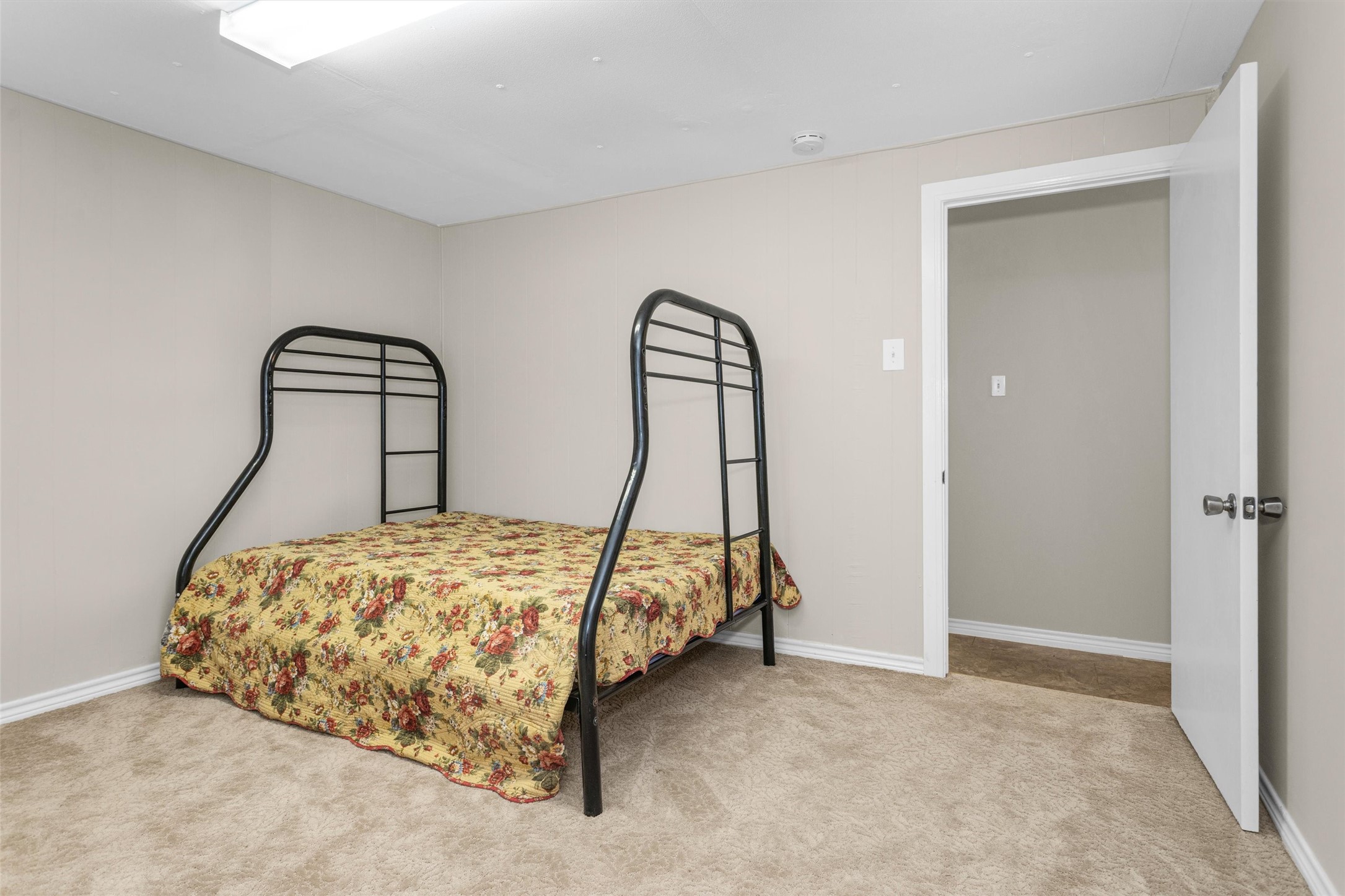99 Main Street Huntsville, TX 77340 - Photo 34 of 47 3rd bedroom.