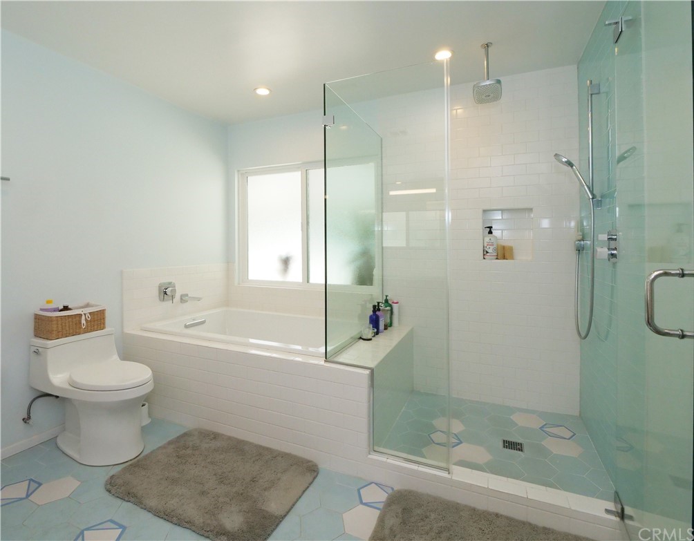 5063 Foxpoint Lane Rolling Hills Estates, CA 90274 - Photo 17 of 35 a bathroom with a sink toilet and shower