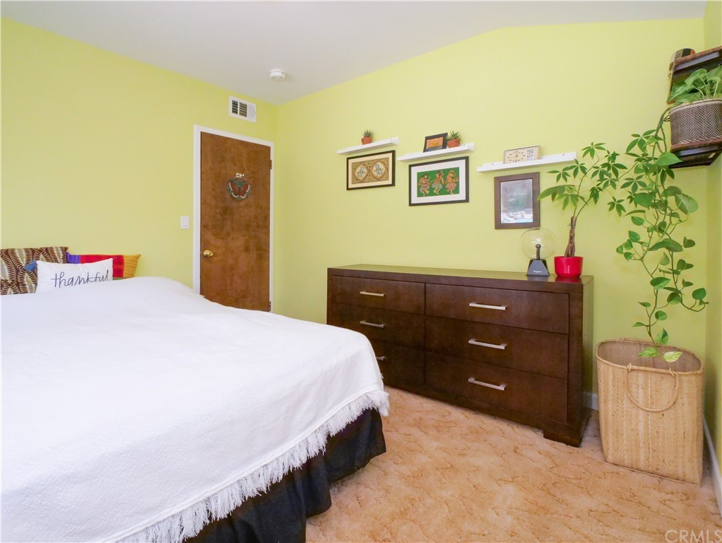 5063 Foxpoint Lane Rolling Hills Estates, CA 90274 - Photo 20 of 35 a bedroom with a bed and a dresser