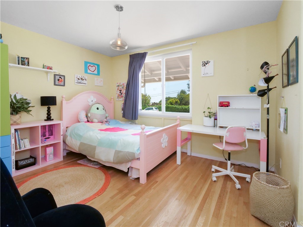 5063 Foxpoint Lane Rolling Hills Estates, CA 90274 - Photo 25 of 35 a bedroom with a bed a window and dresser