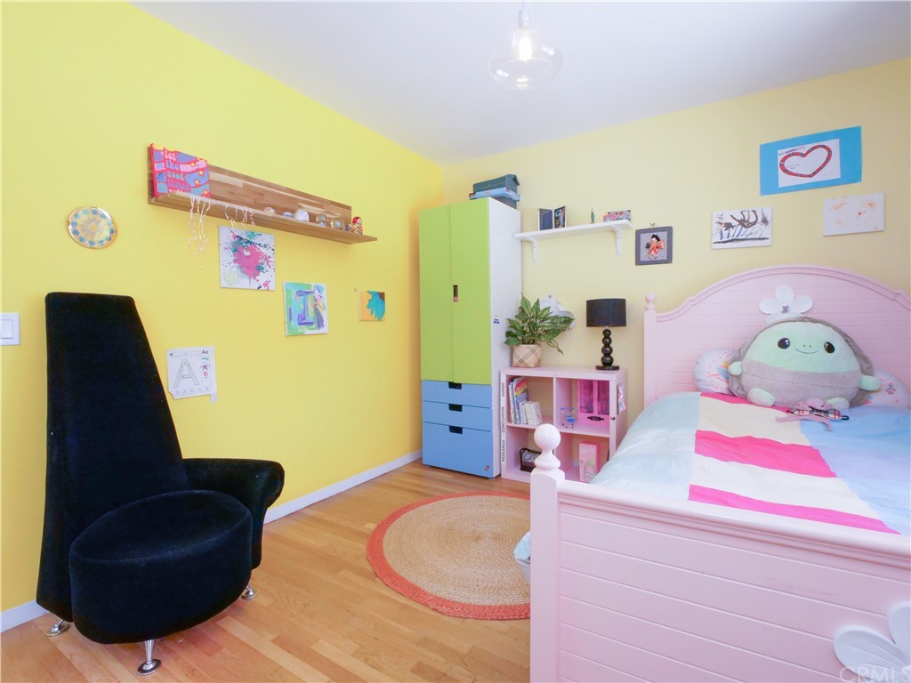 5063 Foxpoint Lane Rolling Hills Estates, CA 90274 - Photo 26 of 35 a bedroom with a bed and dresser
