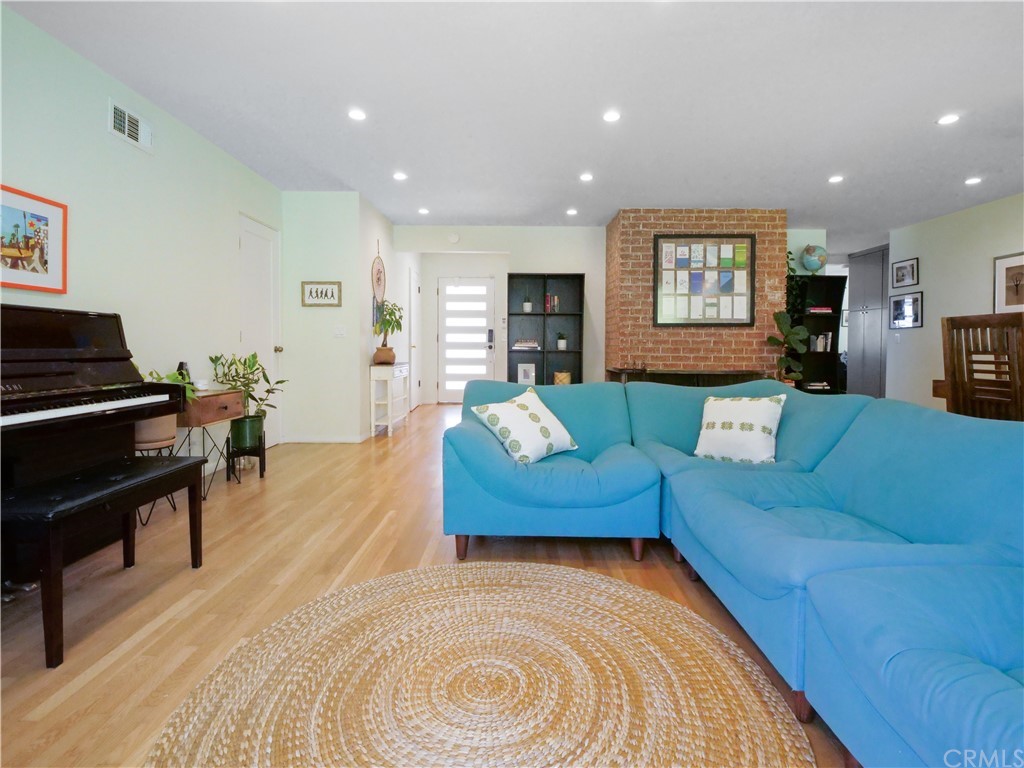 5063 Foxpoint Lane Rolling Hills Estates, CA 90274 - Photo 5 of 35 a living room with furniture and a wooden floor