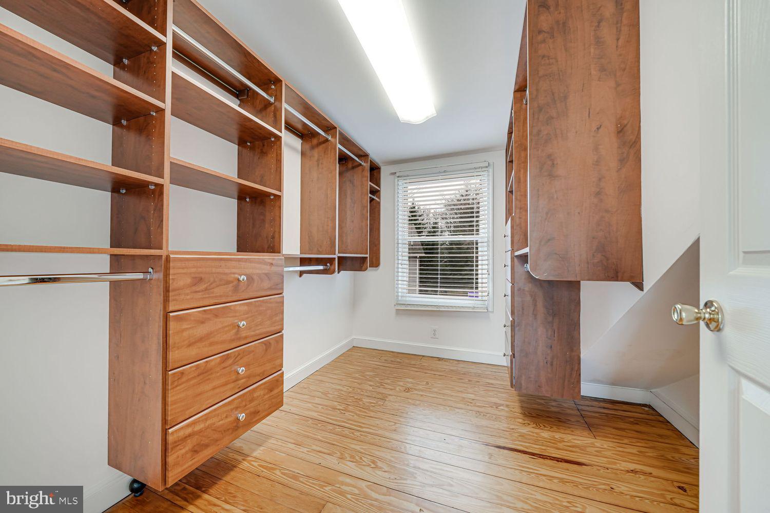 300 Highview Avenue Silver Spring, MD 20901 - Photo 22 of 47 Large primary walk-in-closet