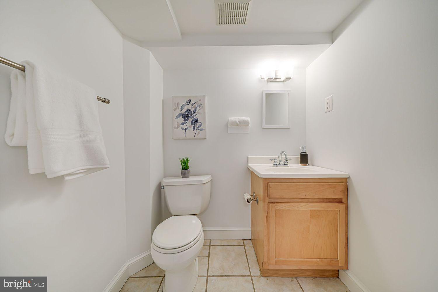 300 Highview Avenue Silver Spring, MD 20901 - Photo 27 of 47 Powder room that can be expanded