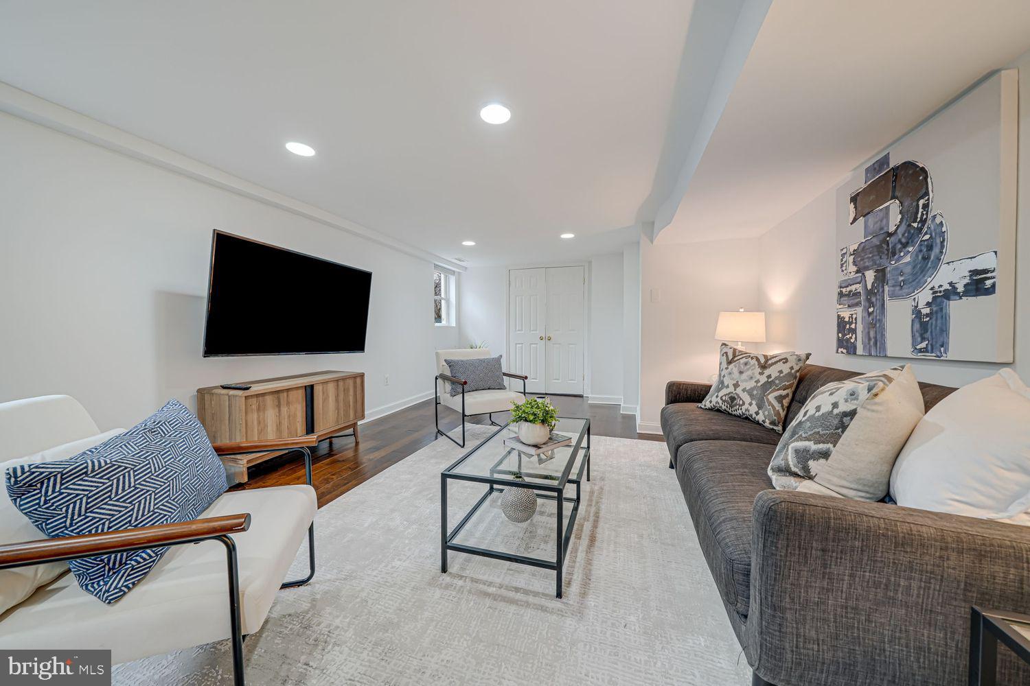 300 Highview Avenue Silver Spring, MD 20901 - Photo 28 of 47 Large family room/play space