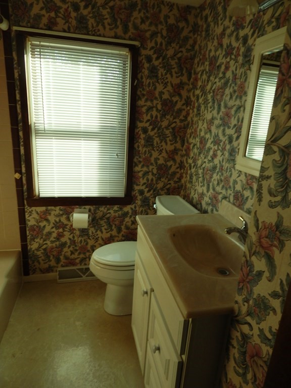 75 Clydesdale Lane Springfield, MA 01129 - Photo 9 of 14 Gallery Image 9