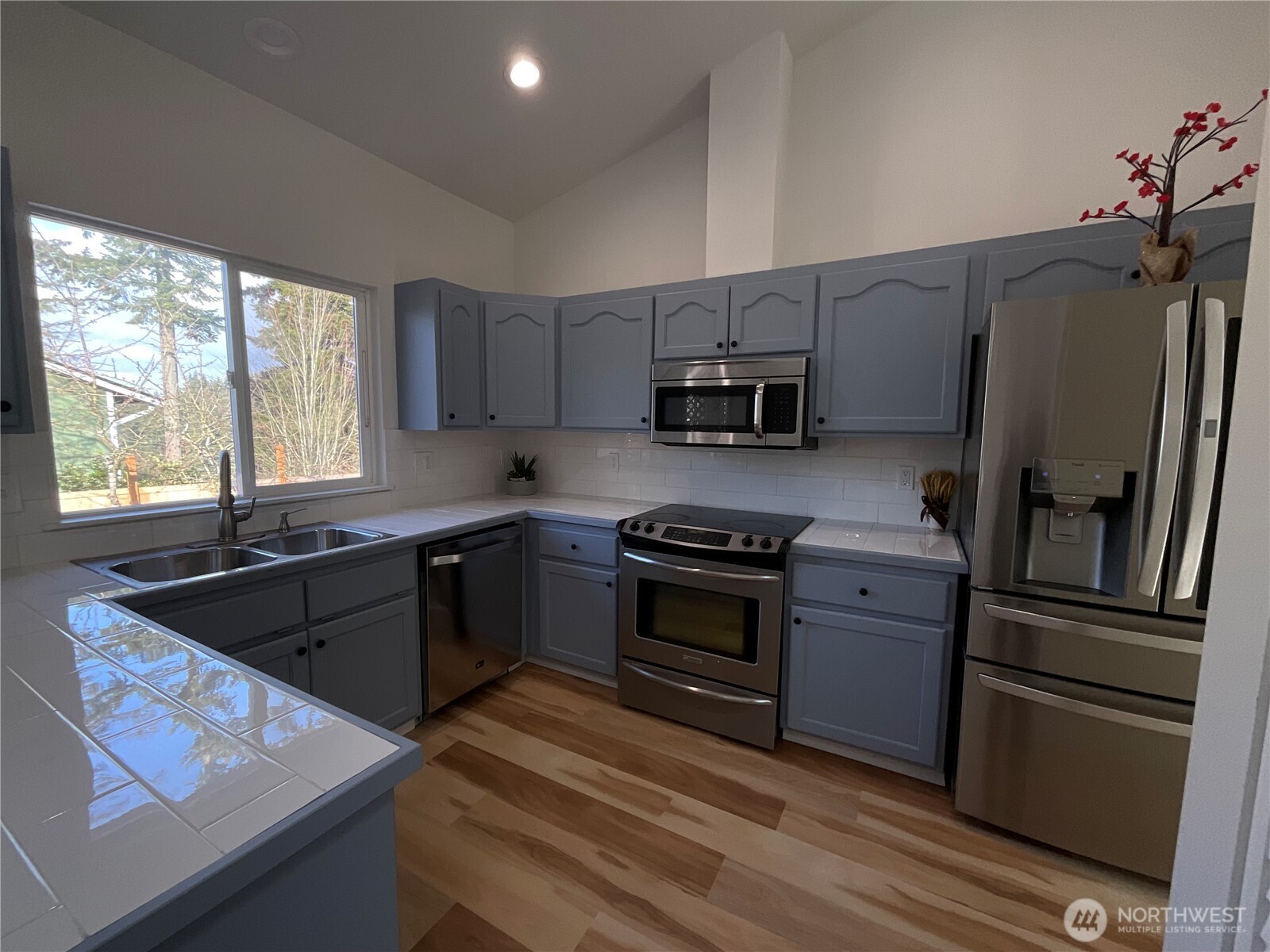 103 73rd Street Southwest Everett, WA 98203 - Photo 7 of 32