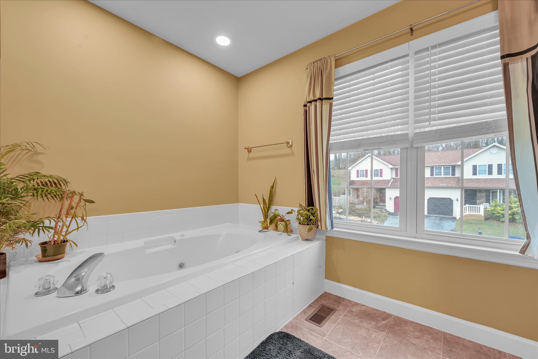 247 Bainbridge Circle Reading, PA 19608 - Photo 13 of 30 a bathroom with a bathtub and a sink