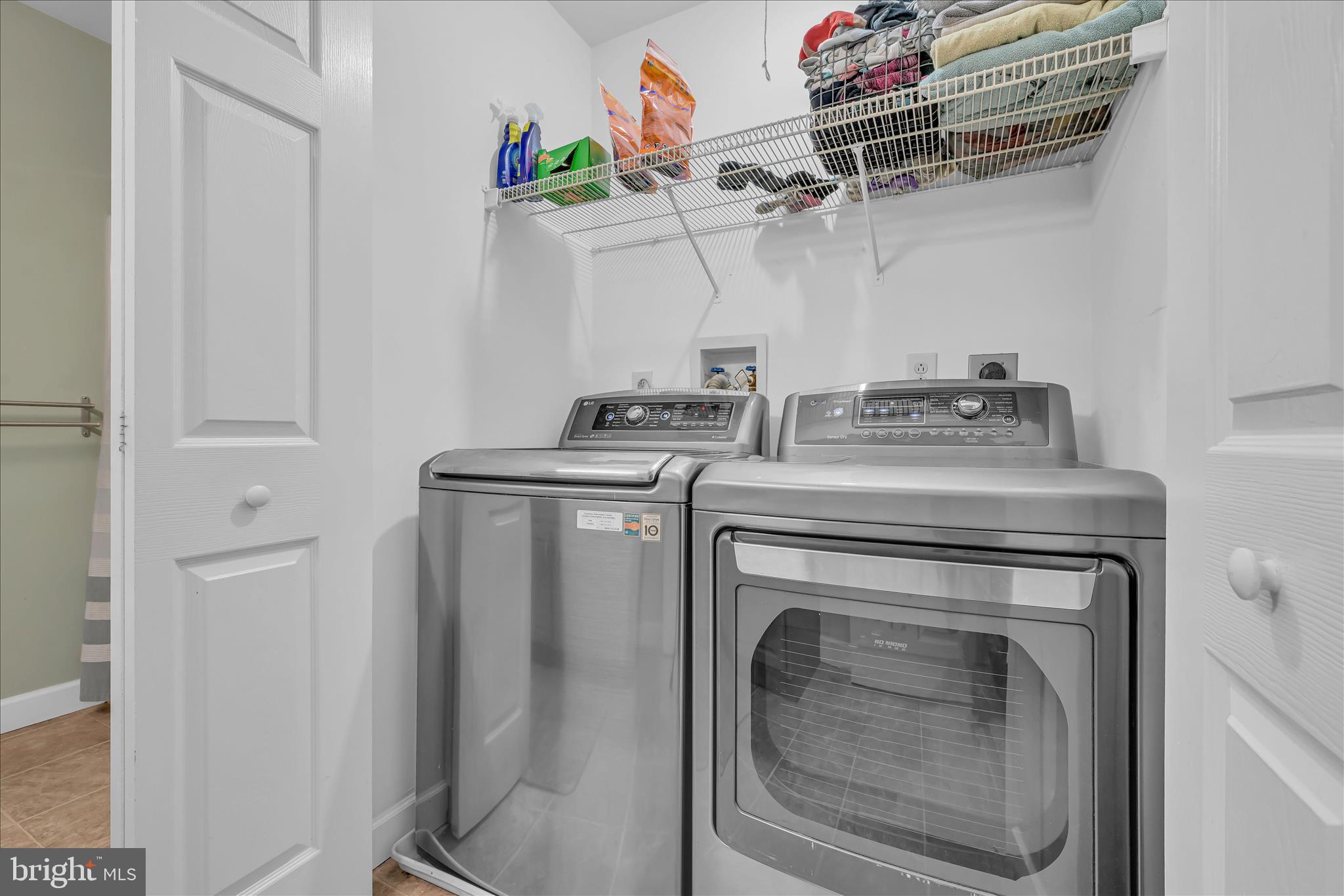 247 Bainbridge Circle Reading, PA 19608 - Photo 18 of 30 a utility room with dryer and washer
