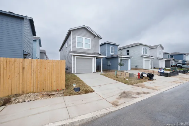 $1,475 | 11914 Bluebell Ridge, Converse, TX 78109