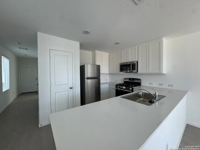 $1,475 | 11914 Bluebell Ridge, Converse, TX 78109