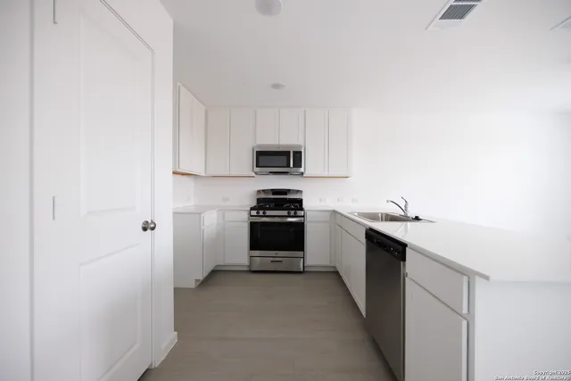 $1,475 | 11914 Bluebell Ridge, Converse, TX 78109