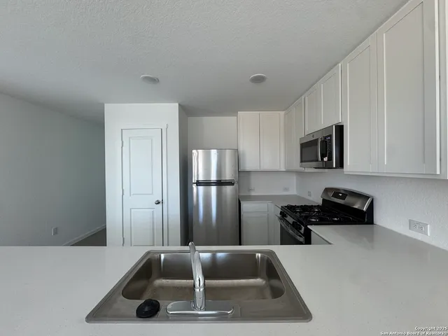 $1,475 | 11914 Bluebell Ridge, Converse, TX 78109