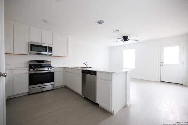 $1,475 | 11914 Bluebell Ridge, Converse, TX 78109