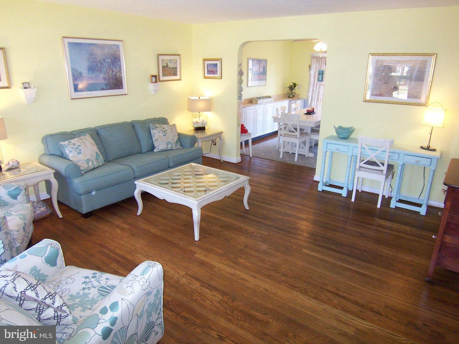 1702 Aberdeen Road Baltimore, MD 21286 - Photo 2 of 24 Living Room