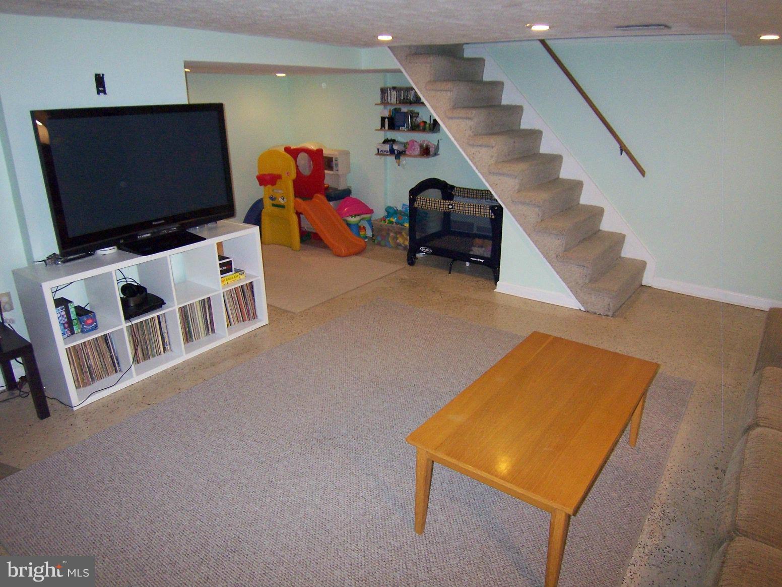 1702 Aberdeen Road Baltimore, MD 21286 - Photo 19 of 24 Family Room