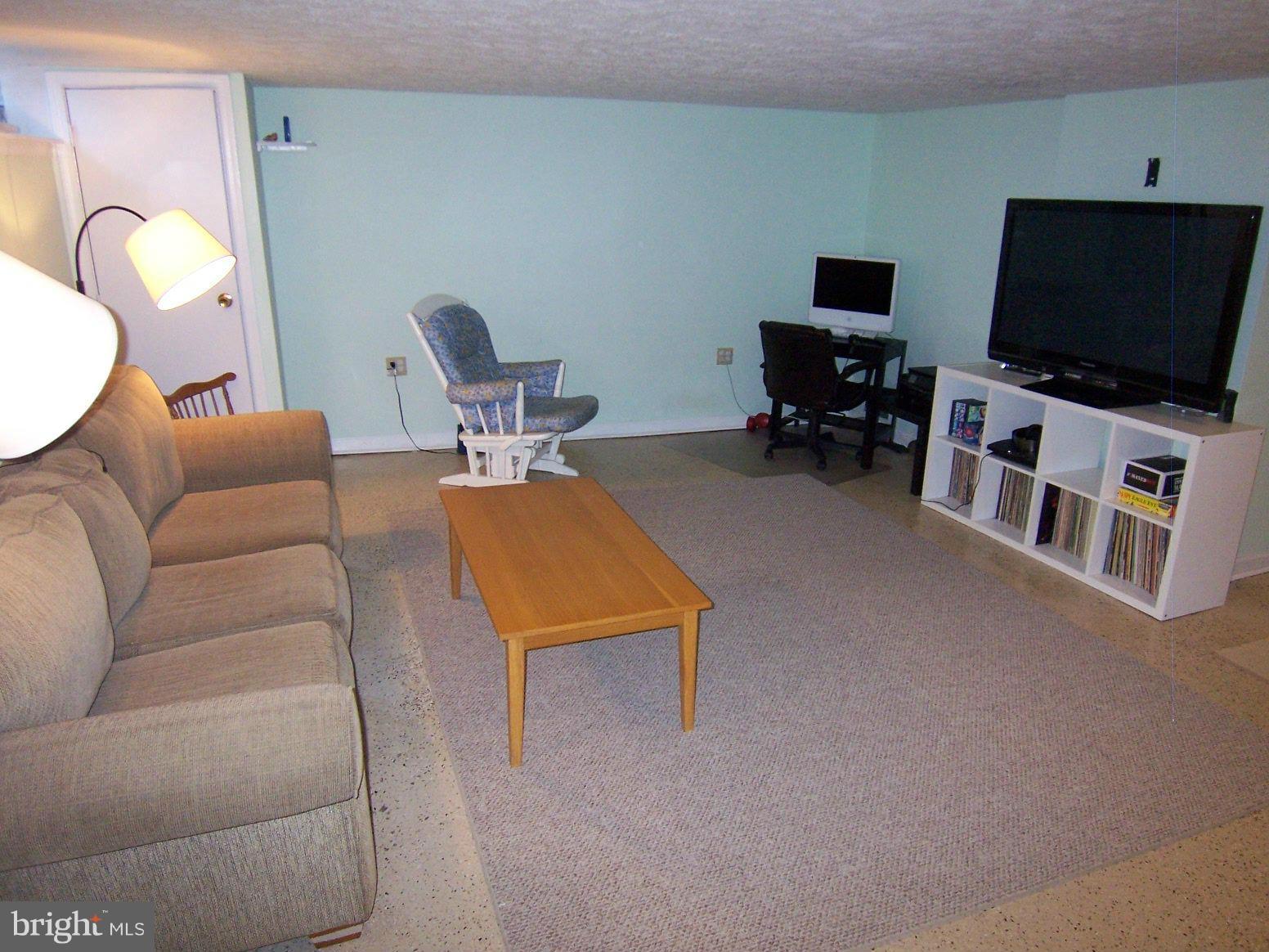 1702 Aberdeen Road Baltimore, MD 21286 - Photo 20 of 24 Family Room