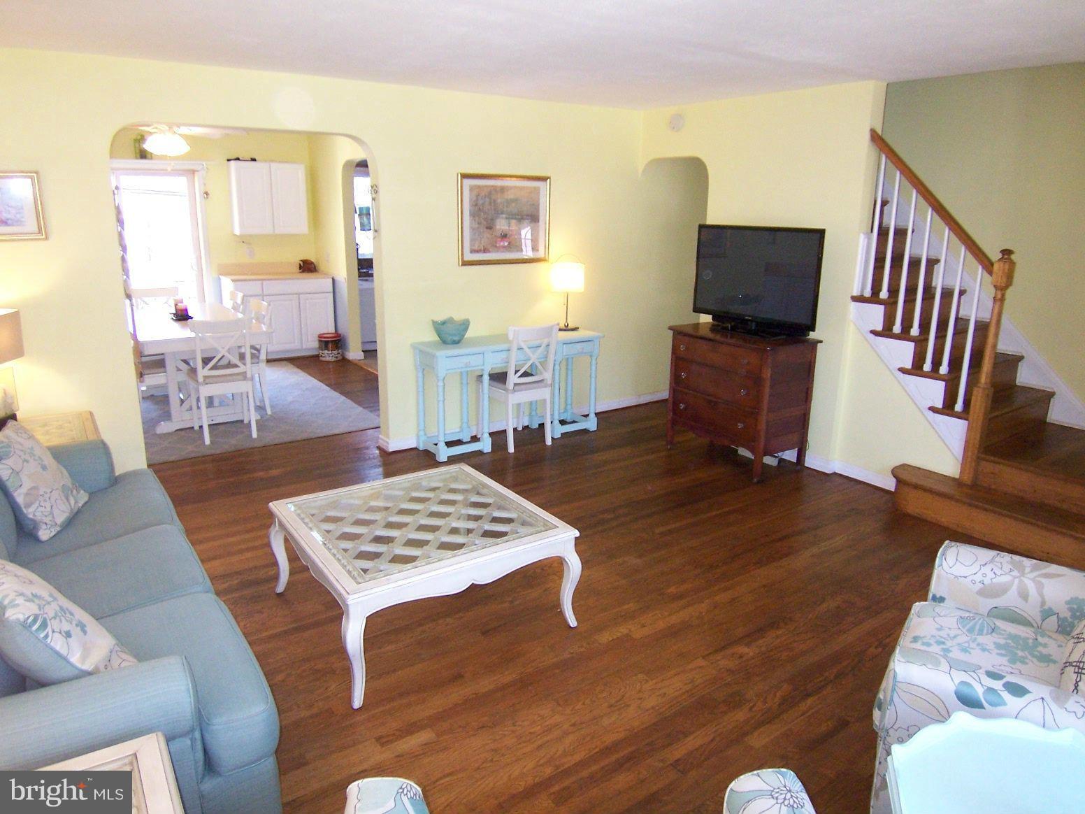 1702 Aberdeen Road Baltimore, MD 21286 - Photo 3 of 24 Living Room