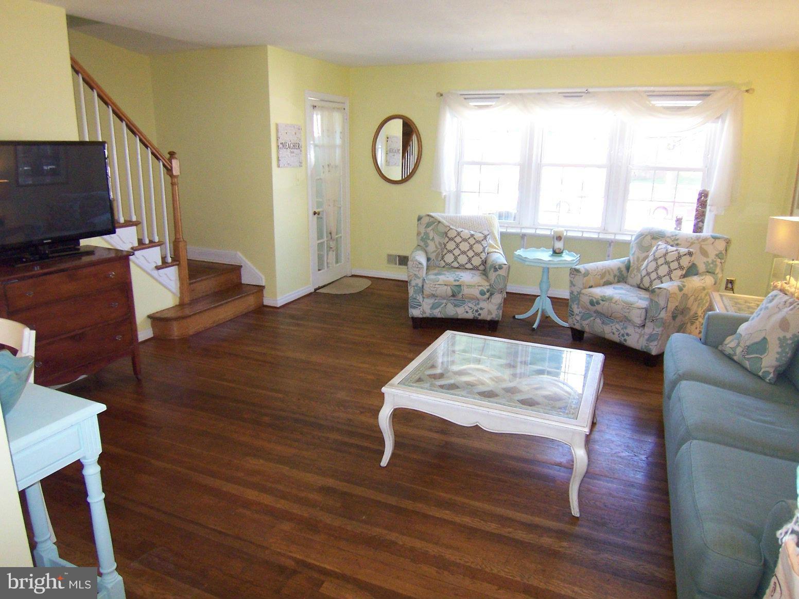 1702 Aberdeen Road Baltimore, MD 21286 - Photo 4 of 24 Living Room