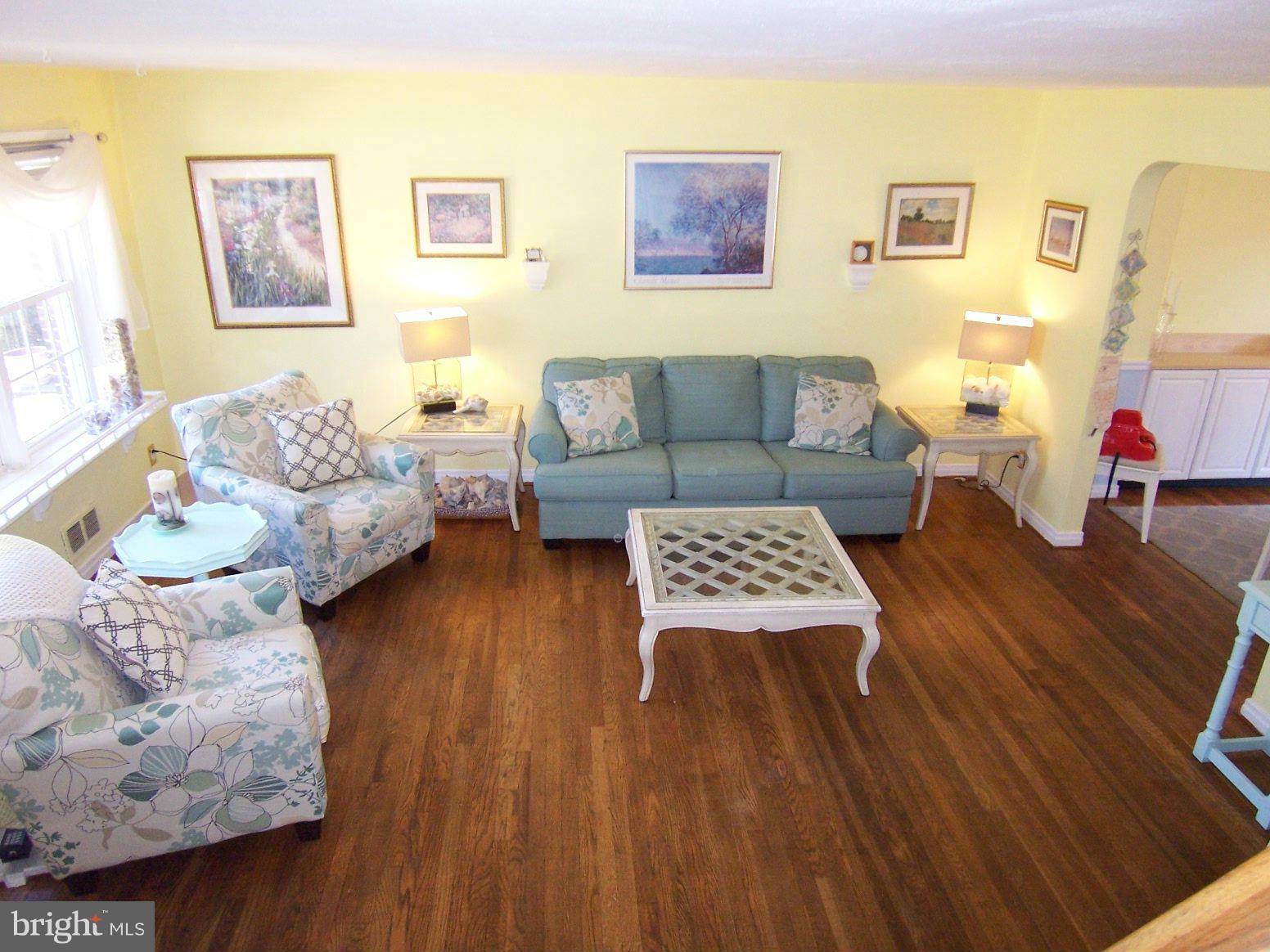 1702 Aberdeen Road Baltimore, MD 21286 - Photo 5 of 24 Living Room