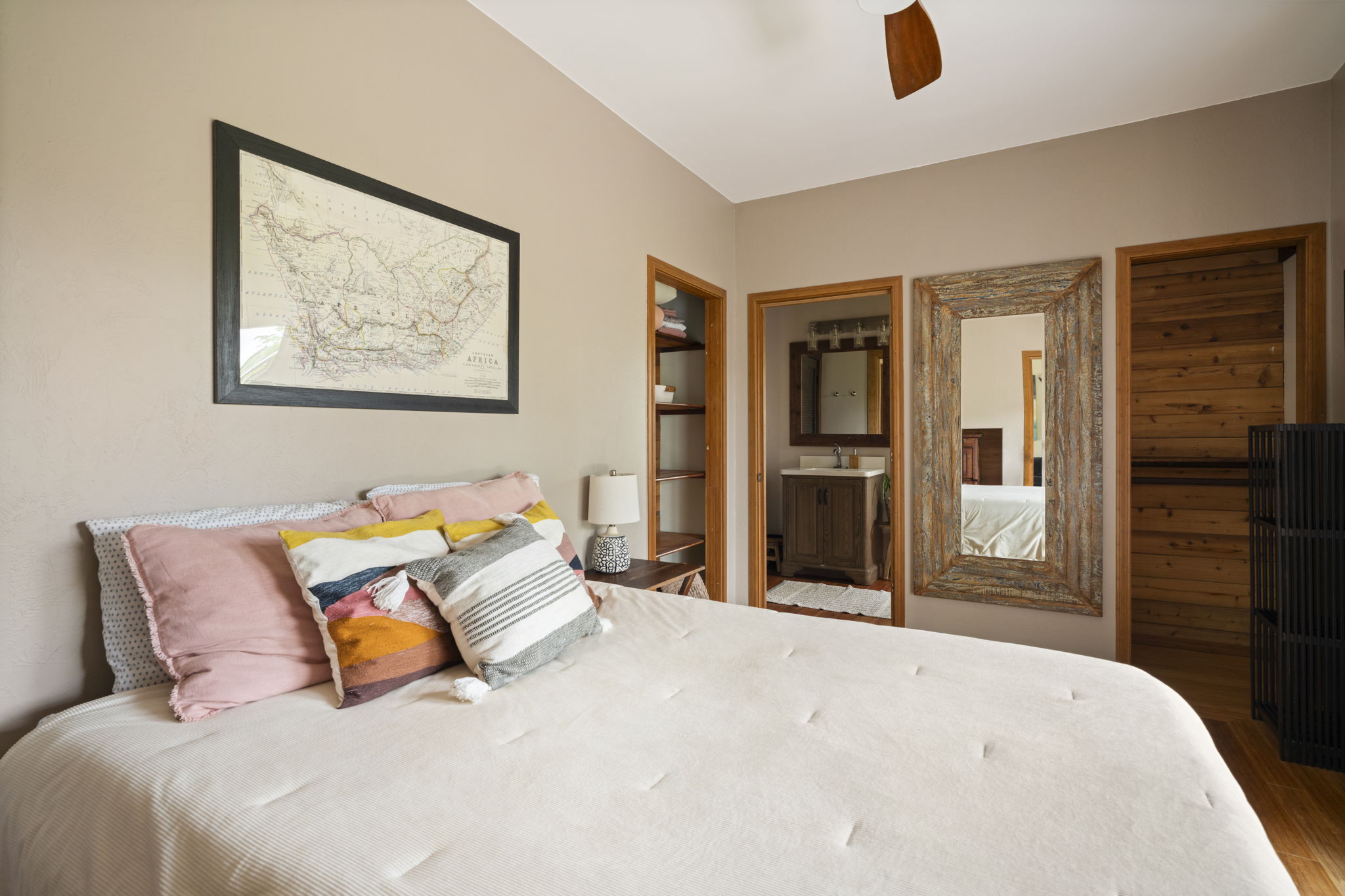 7473 E Koolau Road Kilauea, HI 96754 - Photo 11 of 30 a bedroom with a bed and dresser