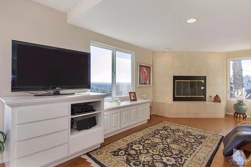 520 San Clemente Way Camarillo, CA 93010 - Photo 11 of 49 a kitchen with a stove and a microwave