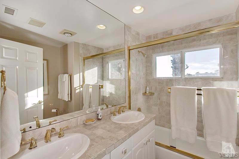 520 San Clemente Way Camarillo, CA 93010 - Photo 30 of 49 a bathroom with double vanity and a mirror