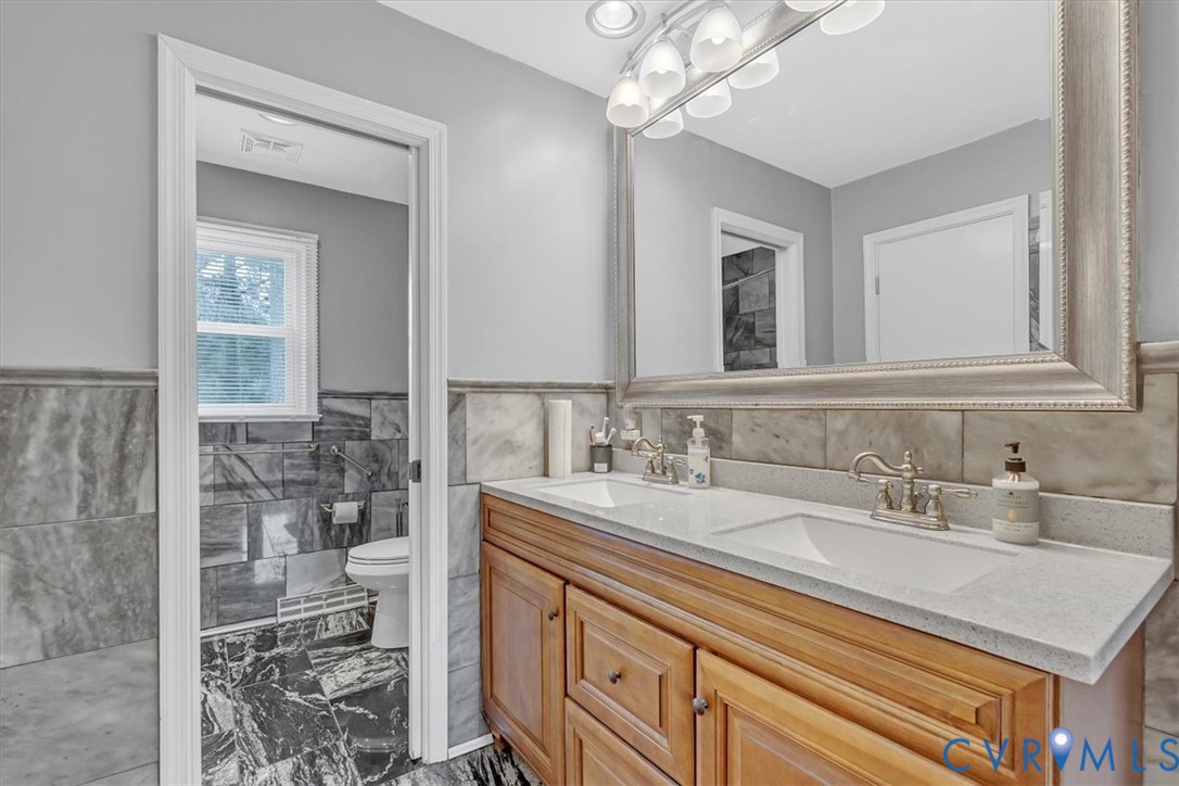 406 Windmere Drive Colonial Heights, VA 23834 - Photo 10 of 29 a bathroom with a sink a vanity and a mirror