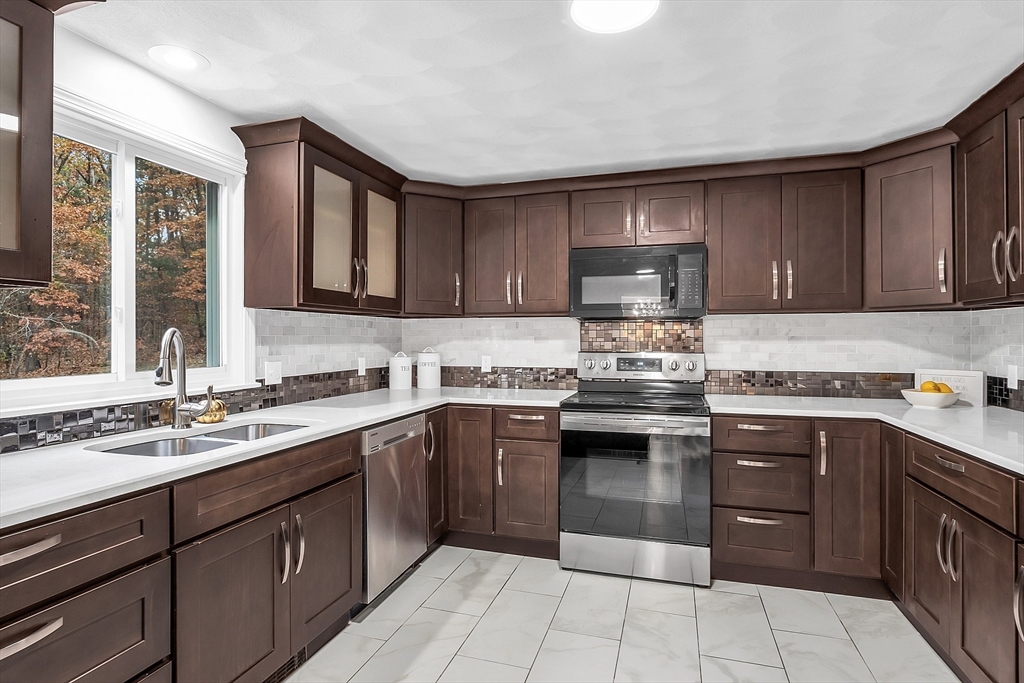 2 Vera Road Middleton, MA 01949 - Photo 11 of 26