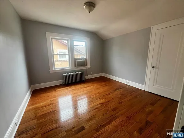 $2,800 | 114 Cloverdale Avenue, Unit 2, Paramus, NJ 07652