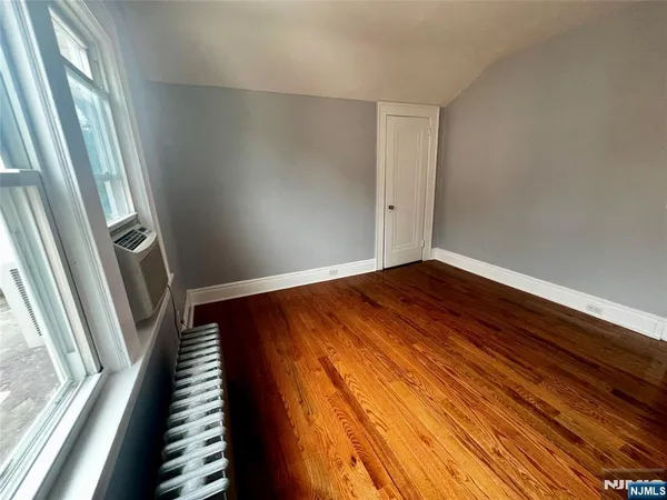 $2,800 | 114 Cloverdale Avenue, Unit 2, Paramus, NJ 07652