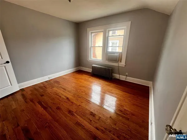 $2,800 | 114 Cloverdale Avenue, Unit 2, Paramus, NJ 07652