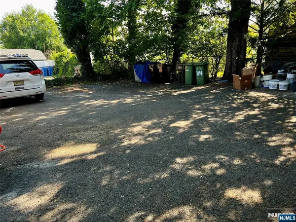 $2,800 | 114 Cloverdale Avenue, Unit 2, Paramus, NJ 07652