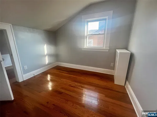 $2,800 | 114 Cloverdale Avenue, Unit 2, Paramus, NJ 07652