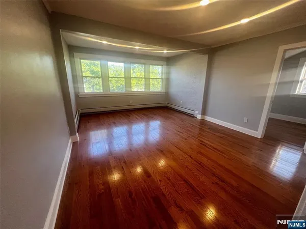 $2,800 | 114 Cloverdale Avenue, Unit 2, Paramus, NJ 07652