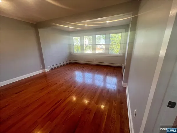 $2,800 | 114 Cloverdale Avenue, Unit 2, Paramus, NJ 07652