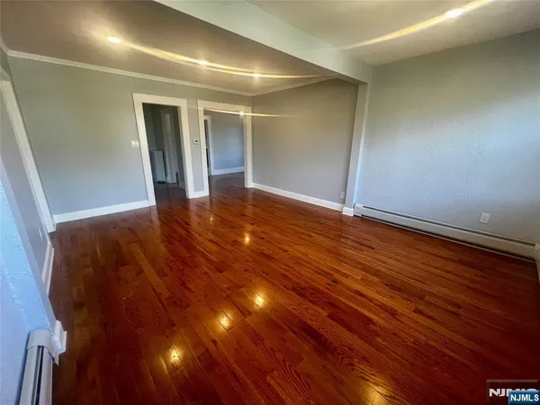 $2,800 | 114 Cloverdale Avenue, Unit 2, Paramus, NJ 07652