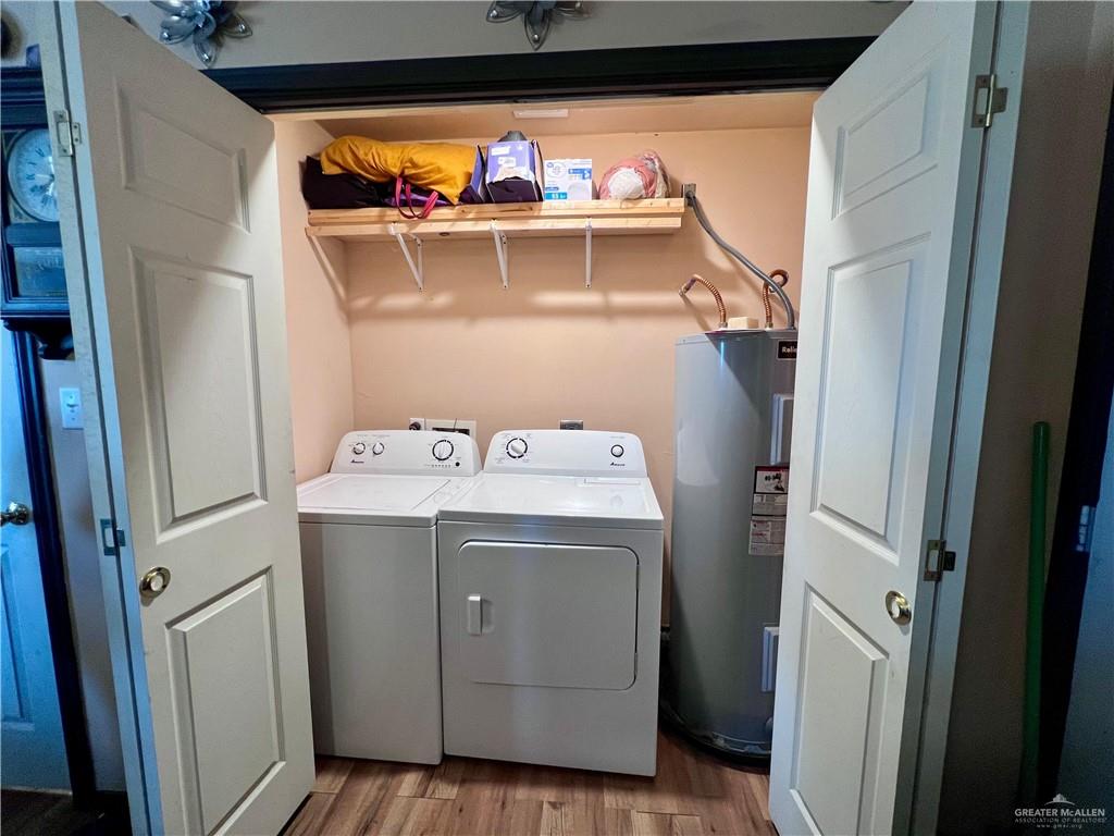 38416 El Quelite Road Penitas, TX 78576 - Photo 15 of 20 a utility room with dryer and washer