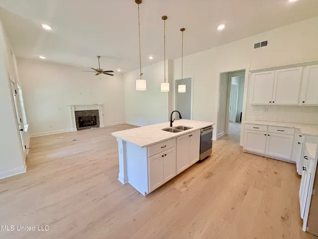 $411,900 | 1198 Creekside Lane, Hernando, MS 38632