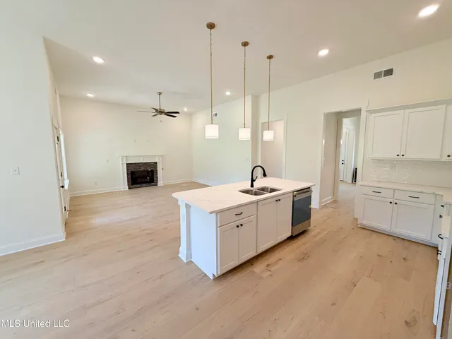 $411,900 | 1198 Creekside Lane, Hernando, MS 38632