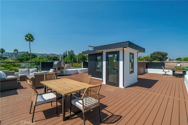 a house view with a outdoor space