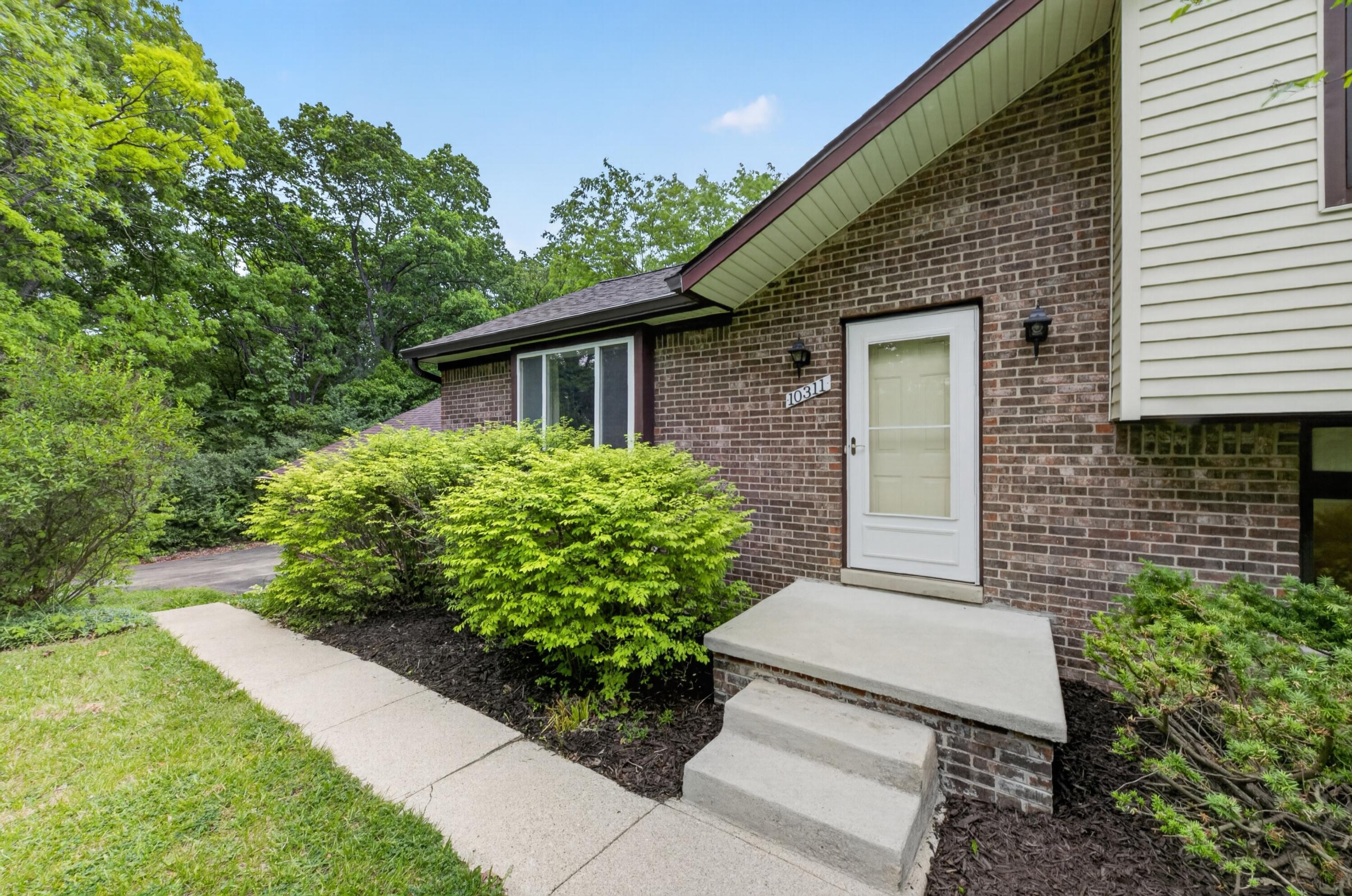 10311 Warner Road Milan, MI 48160 - Photo 2 of 84 Front porch