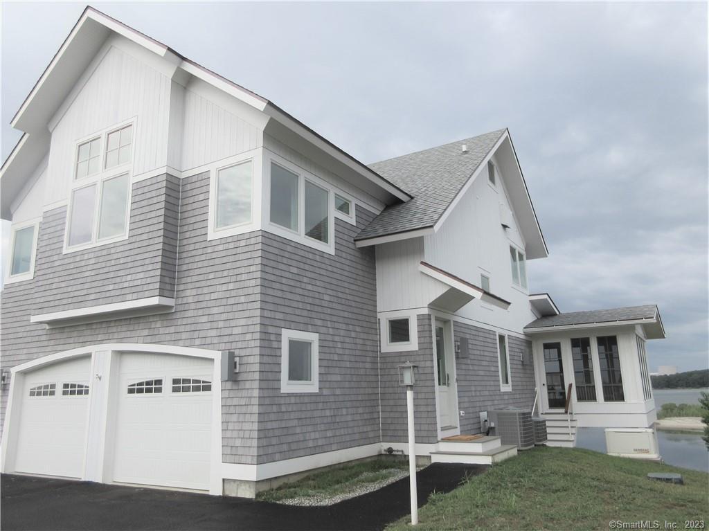 Apt over garage in private residence