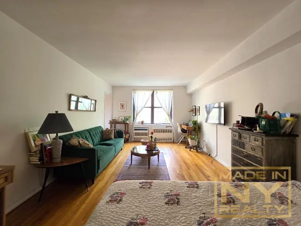 $3,100 | 327 West 30th Street, Unit 4C | Chelsea
