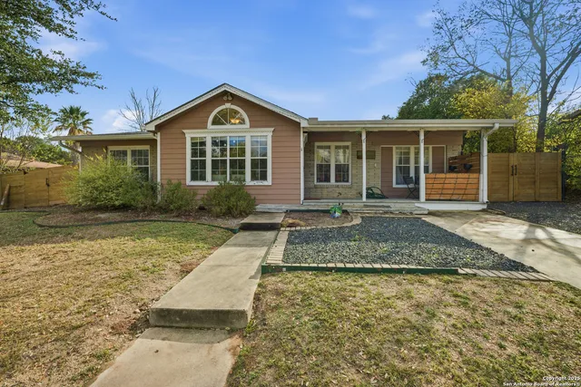 $1,700 | 126 Shadow Hill Drive, San Antonio, TX 78228